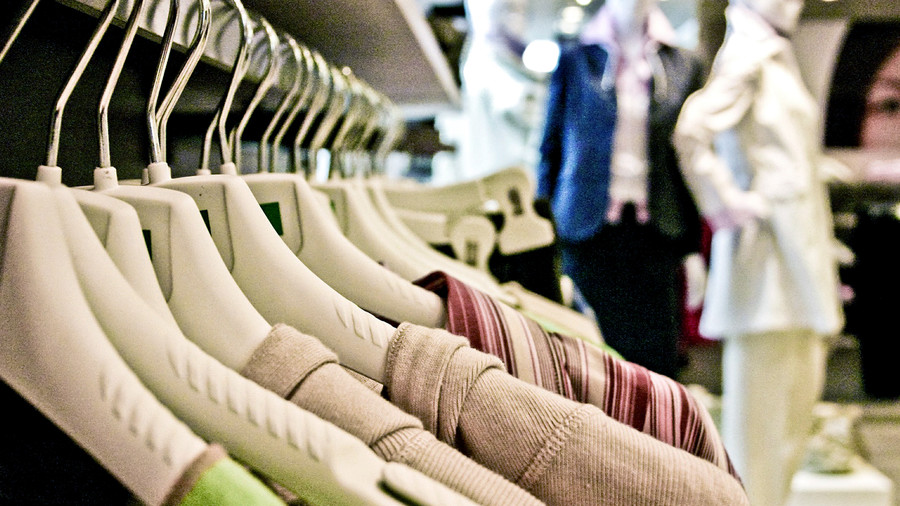 Shopping rack Asia Pixabay